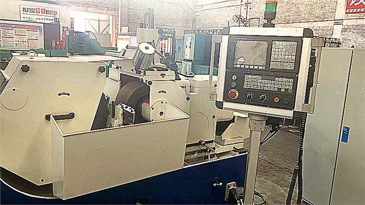 ERITTÄIN TARKKA HGMJK1083 CNC-TYYPPINEN KESKITETTY HIOMAKONE