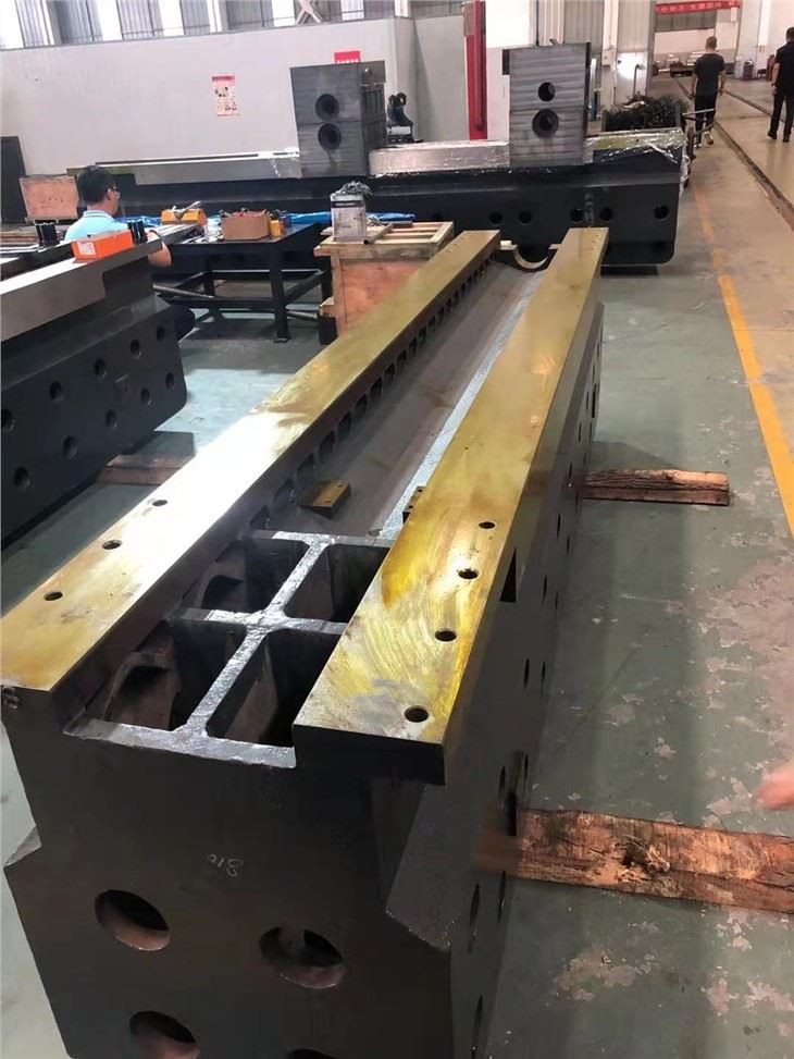 Innovatiivinen tuotantotehokas CNC-terässaha- ja -jyrsinkone